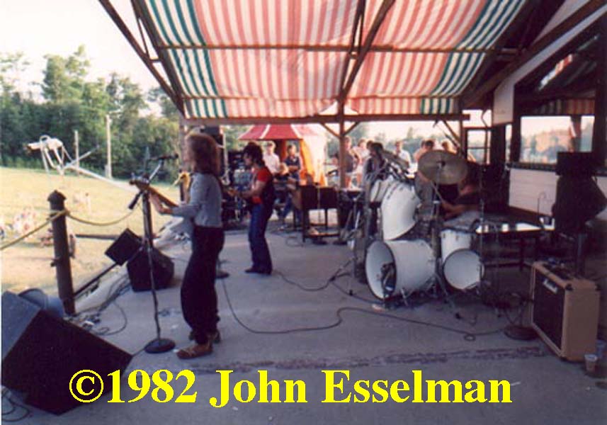 Badfinger onstage July 17, 1982 (photo by John Esselman)