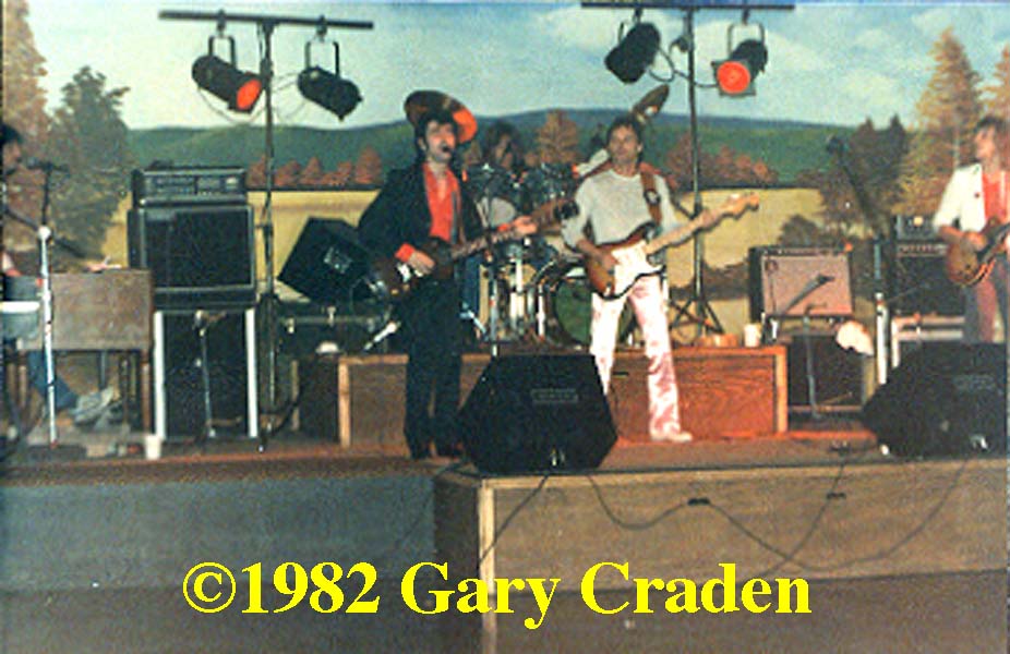 Badfinger onstage October 20, 1982 (photo by Gary Craden)