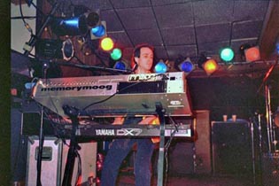 Jeff Alan Ross on keyboards with Badfinger, 1987