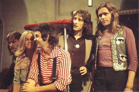 Wings in 1972: Denny Seiwell, Linda McCartney, Paul McCartney, Denny Laine, and Henry McCullough